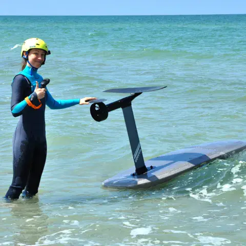 Initiation à l'eFoil dans l'eau peu profonde