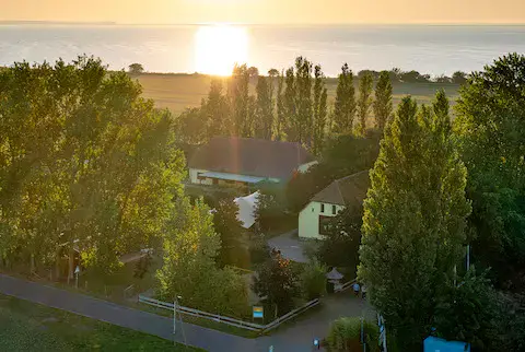 Vue aérienne du site au coucher du soleil