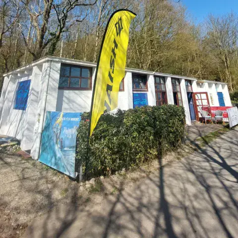 La station Westwind, au bord de la plage