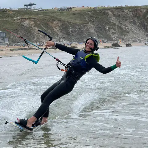 Élève en cours de kitesurf