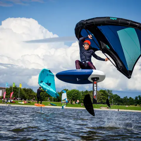 Wing foil sur le lac