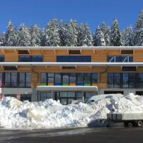 Le bâtiment de la Kiteschule (Fundorena) en hiver