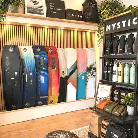 Rayon planches et accessoires du magasin