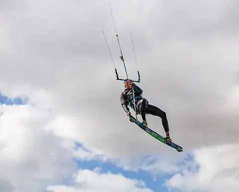Saut en kitesurf
