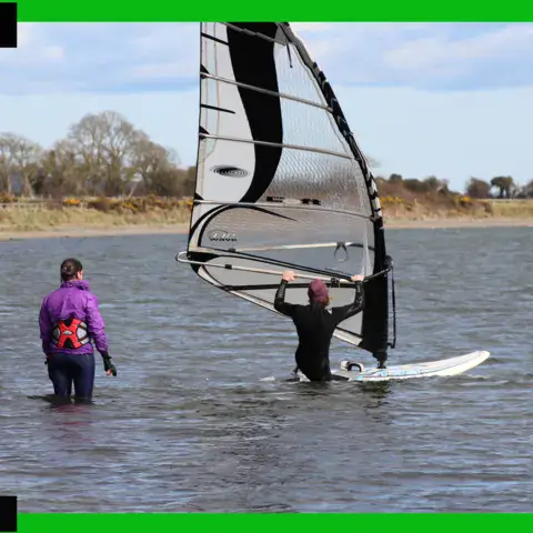 Cours particulier de windsurf dans l'eau