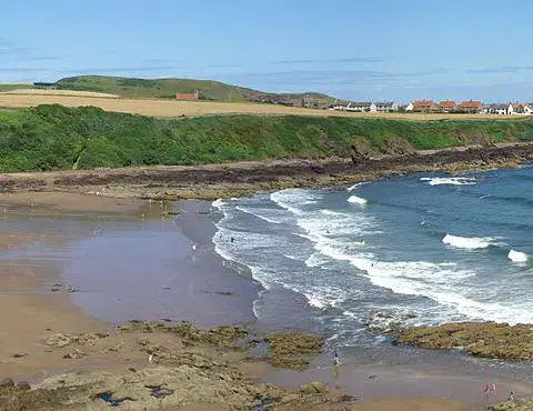 La baie de Coldingham vue depuis la plage