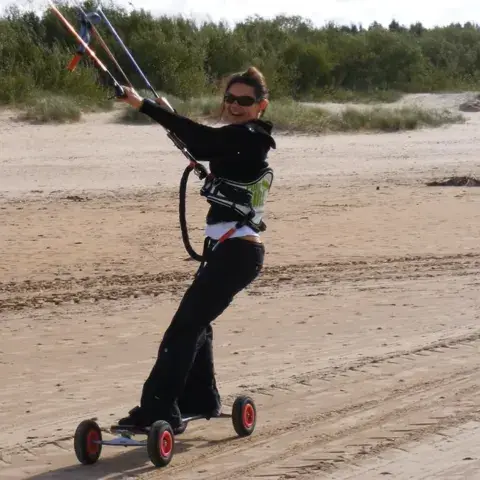Landkite en buggy sur le sable