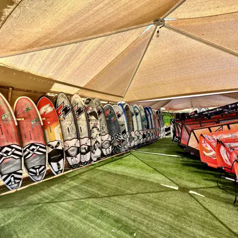 Planches et voiles de windsurf de location