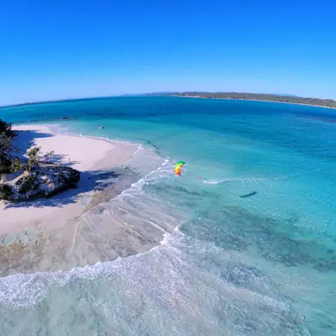 Le spot de kite et la pointe de sable vus du ciel
