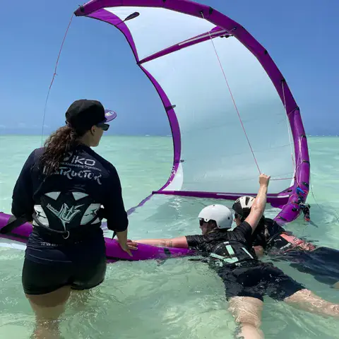 Cours dans le lagon avec une monitrice