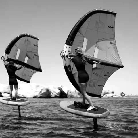 Deux riders en wing foil
