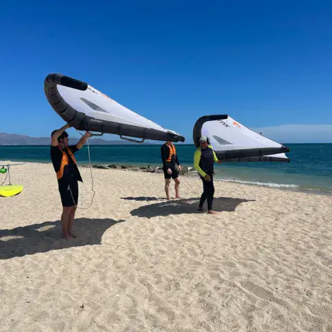Initiation au wing sur la plage