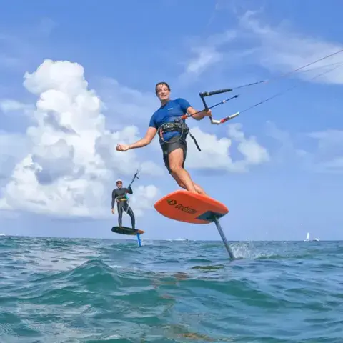 Kitefoil devant Puerto Cancún