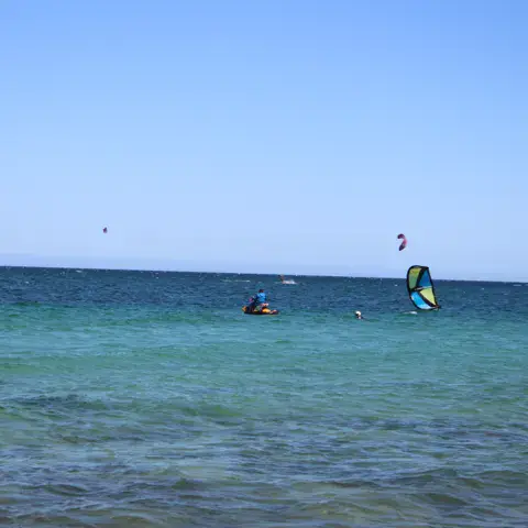 Séance de kitesurf encadrée sur l'eau