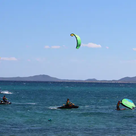 Cours particulier avec un scooter des mers à côté de l'élève