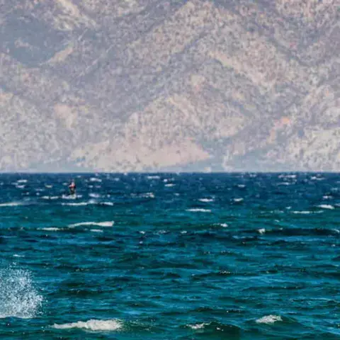 Windsurfeur sur la baie de La Ventana