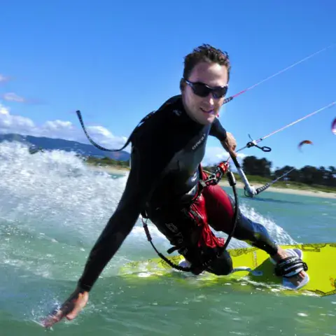 Kitesurfeur en action