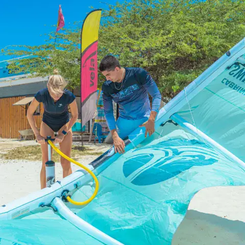 Préparation d'un kite avec un moniteur