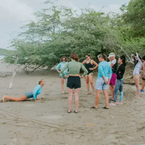 Échauffement collectif sur la plage