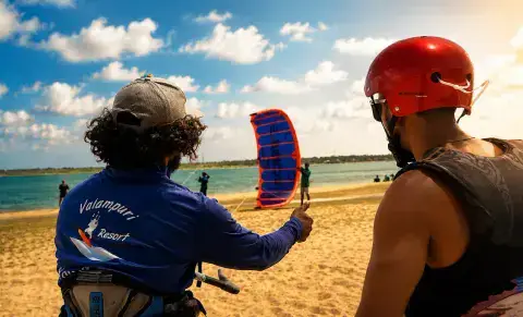 Briefing de moniteur sur la plage avant le cours