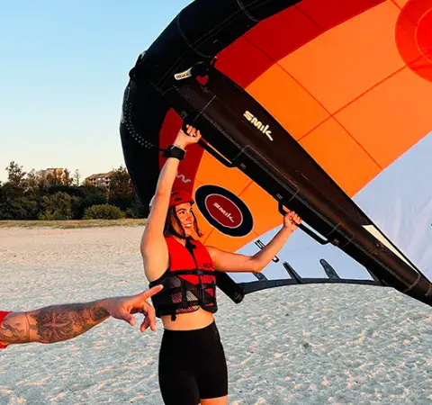 Cours de wing foil sur la plage