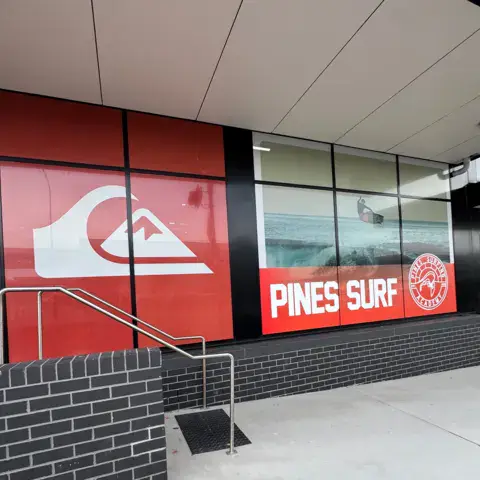 Devanture de la boutique Pines Surf