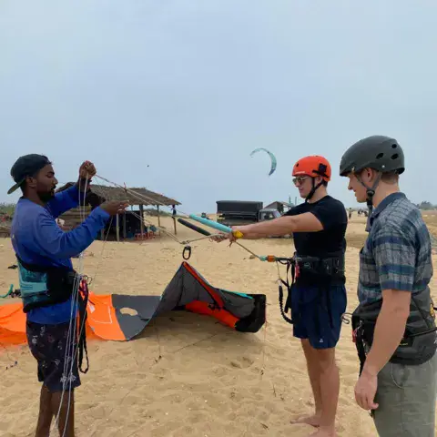 Briefing sur la plage avant la mise à l'eau