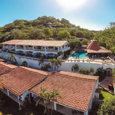 L'hôtel Best Western Tamarindo Vista Villas, au pied duquel se trouve le magasin