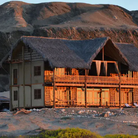 La lodge au soleil couchant