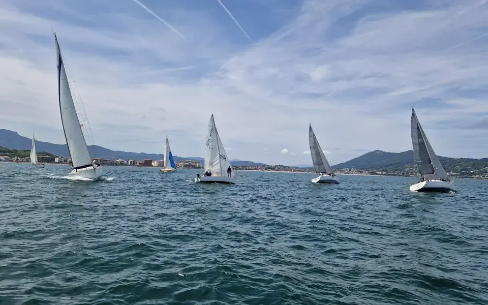 Régate dans la baie de Txingudi