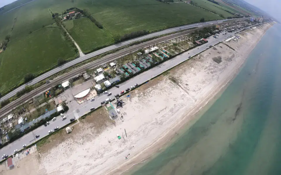 Vue aérienne de la plage et du lungomare de Senigallia