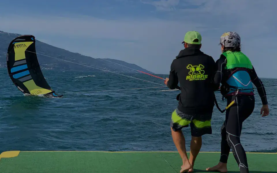 Cours de kitesurf au bord du lac