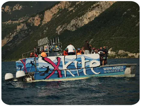 Le bateau de lift de l'école, la Katapulta
