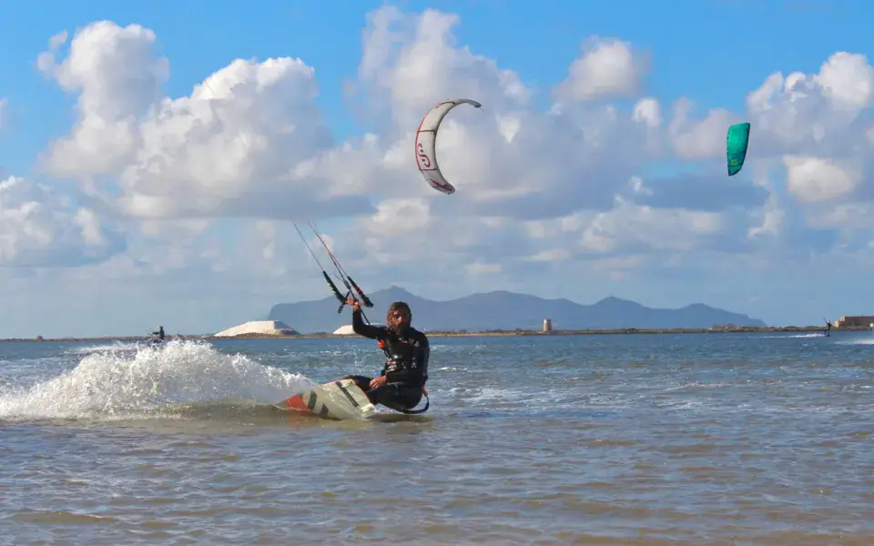 Kitesurfeur dans la lagune