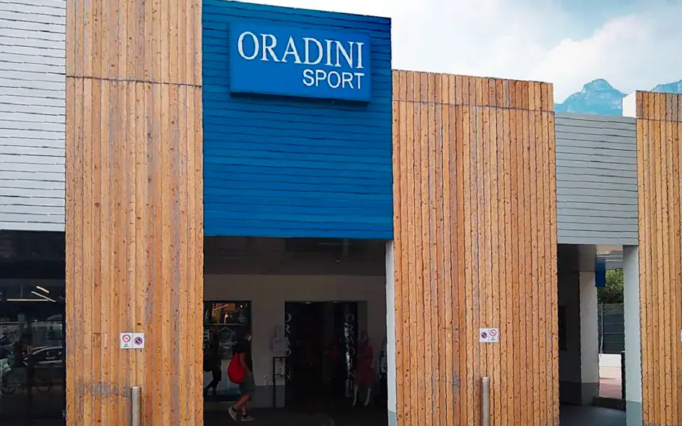 Façade du magasin Oradini Sport à Torbole