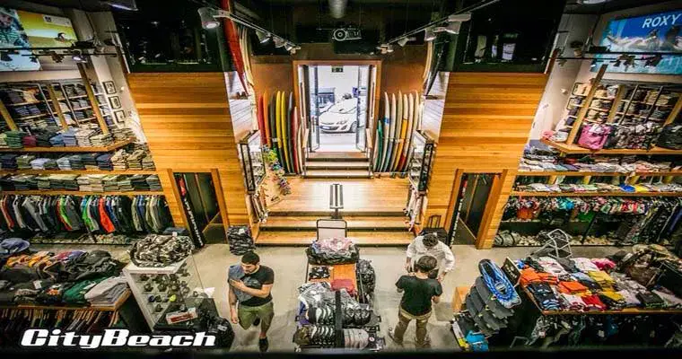 Intérieur du magasin CityBeach à Rome