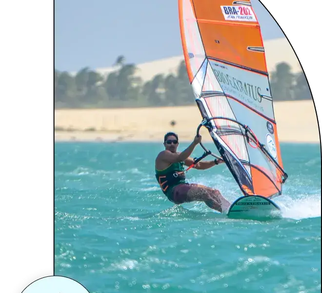 Windsurfeur en action au planning