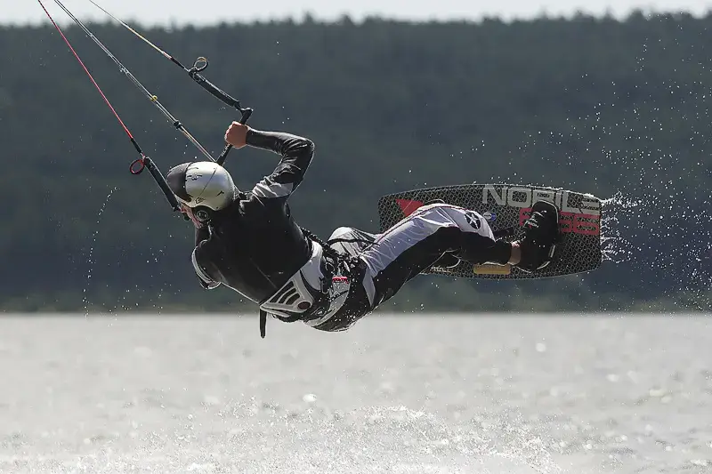 Kitesurfeur sur le Brombachsee