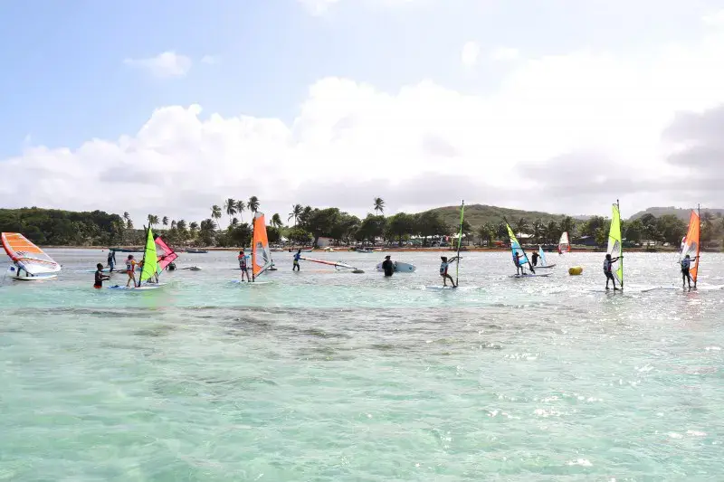 Planches à voile dans le lagon de la Pointe Faula