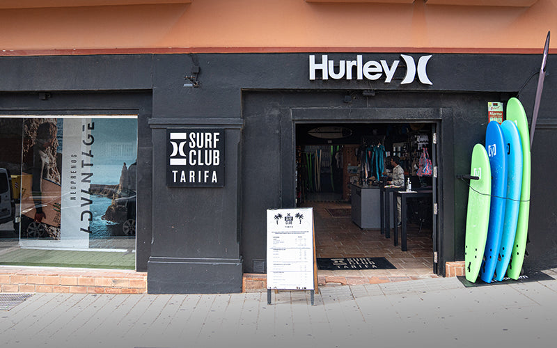 Façade du magasin Hurley et du Surf Club Tarifa