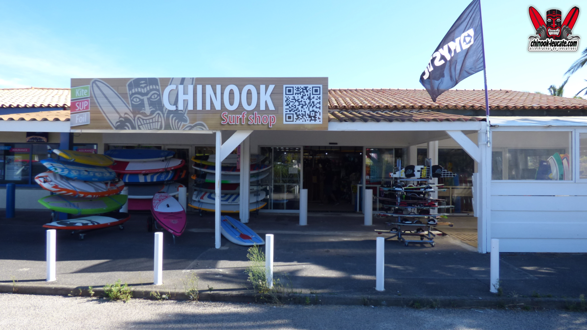 Façade du magasin kite, SUP et foil de Chinook à Leucate Village
