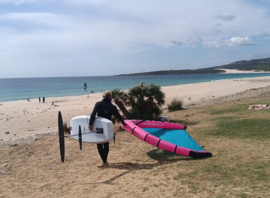 Wingfoil sur la plage de Bolonia