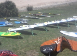 Le matériel prêt sur la plage