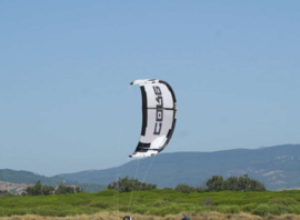 Cours de kitesurf sur la plage