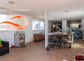 L'atelier de développement et ses tables de travail