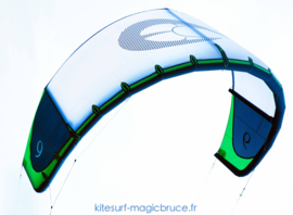 Aile de kite au logo Magic Bruce