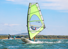 Cours de planche à voile sur l'étang