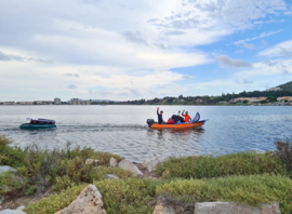 Bateaux de l'école en route vers le banc de sable