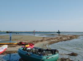 Dépose en bateau sur le banc de sable, côté Listel