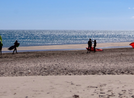 Préparation du matériel sur la plage